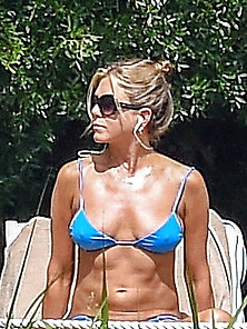 Jennifer Aniston Bikini In Italy 7-23-18