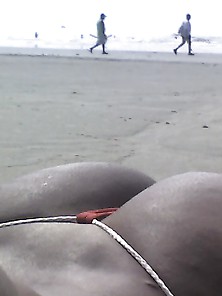 Mulata De Fio Dental - Black Girl On The Beach