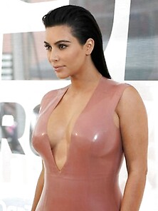 Kim Kardashian Displays Huge Breasts And Ass
