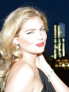 Curvy Kate Upton Hamming It Up For The Cameras