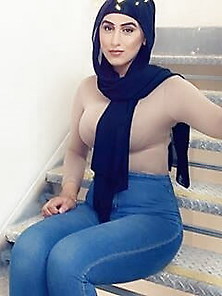 Arab Sluts Horny In Abaya