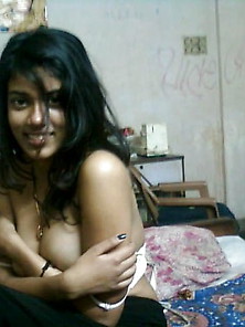 Very Beautiful And Cute Desi Teen Naked Pic