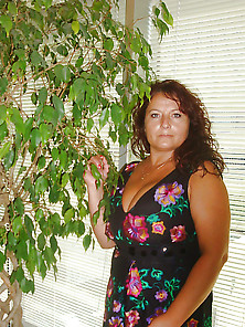 Busty Russian Woman 3044