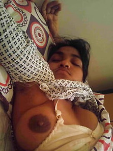 Indian Married Muslim Wife Showing Her Boobs