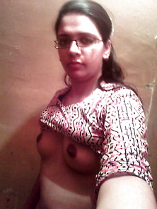 Indian Newly Married Women Showing Her Tits And Shaved Pussy
