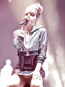Lily Allen Pantyless Upskirt On Stage At Hurricane Festival
