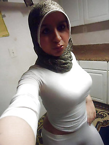 Sexy Hijab Wearing Woman - Turbanli