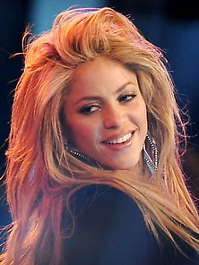 Shakira-26