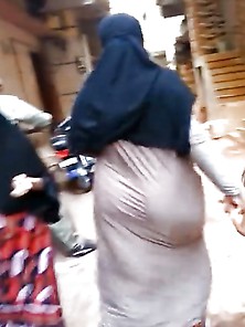 Arab Hijab Abaya Big Ass - Candid 01