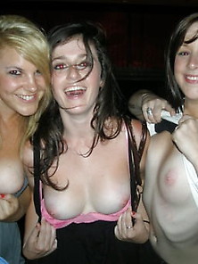 Topless Pub Girls