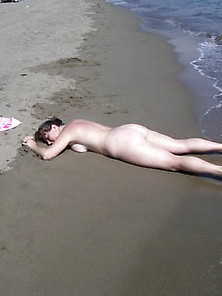 Mature Naked Il The Beach