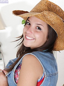 Stetson-Wearing Cowgirl-Ish Teen Beauty Undressing On Camera