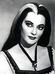 Retro Babe Yvonne De Carlo (Lily Munster And More)