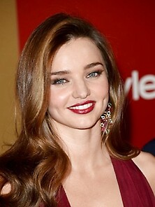 Miranda Kerr Stunning In Her Red Sexy Gown