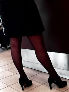 Beauty Legs With Black Stockings (Milfs) Candid Pantyhose