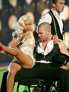 Christina Aguilera Hot Perform In A Short Shorts