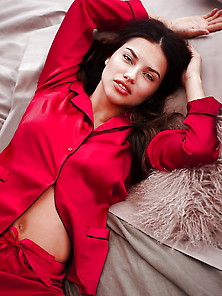 Adriana Lima Pijamas