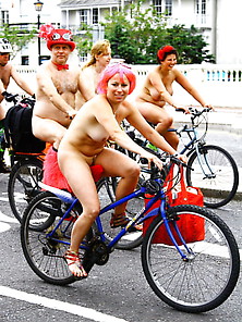 Lady In Pink Wig Brighton 2015 Wnbr (World Naked Bike Ride)