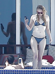 Sophie Turner Sexy Curves