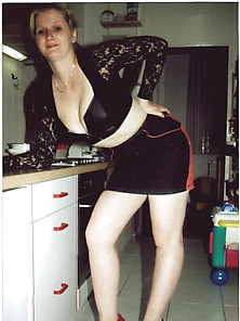 Sag - Busty Slut's 3-Color-Skirt,  Black Lace Bustier 01
