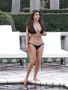 Kim Kardashian Displays Her Huge Knockers