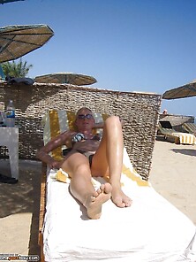 Blowjob And Naked Posing On Vacations