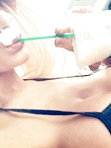 Skanky Bitch Courtney Stodden Displaying Her Huge Tits