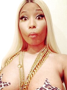 Heavy Chested Nicki Minaj Likes Displaying Her Huge Tits