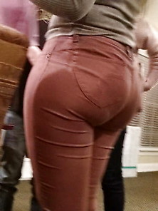 Candid Ass Pics At A Get-Together