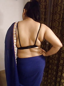 Indian Mature Bhabi Big Boobs Show In Blue Sari