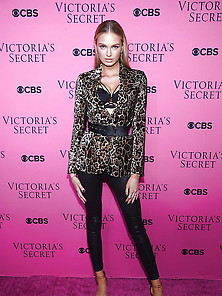 Romee Strijd '17 Vsfs Viewing Party 11-28-17