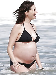 Pregnant Anne Hathaway