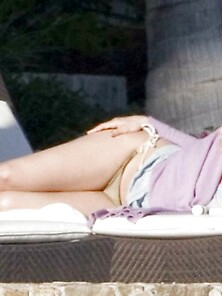Jennifer Aniston Displays Fine Ass Outdoors