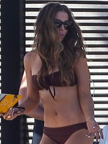 Kate Beckinsale Sexy Bikini