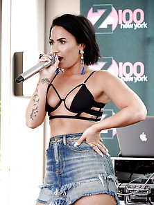 Demi Lovato Tiny Bra Hq Z100 (Ccm)