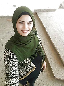 Sexy Hijab Girl