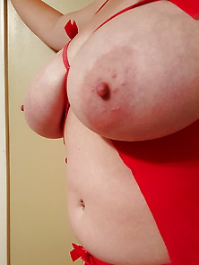 Lateshay Big 36Hh Tits In Red