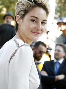Lovely Shailene Woodley Posing For Fans At The In Paris