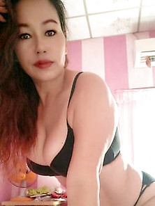 Sexy Thai Mother