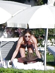 Topless Photos Of Jennifer Aniston