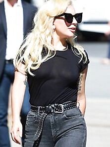 Braless Photos Of Lady Gaga