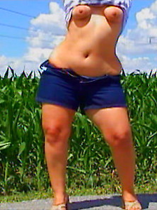 189-R- Hips And Tits Outdoor