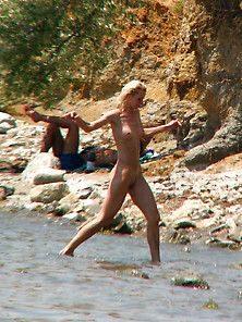 Sexy Voyeur Women Naked In Nature
