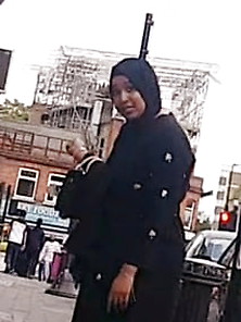 Candid Somali Sexy Hijabi Milf Phat Ass In Seethru Abaya