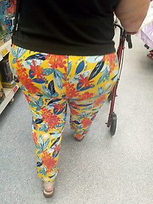 Beautiful Asses Spied While Shopping 2