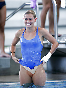 Sport-Girls - Voyeur Upskirt Wet Panties Flashing