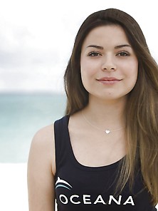 Celebs With Sexy Lps Honorable Mentions: Miranda Cosgrove
