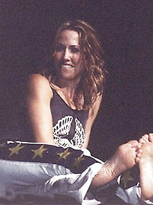 Sheryl Crow Barefoot In Jeans