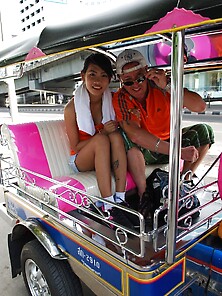 Driver Of Rickshaw Finds Exotic Teen Yok Who Agrees To Pose Nake