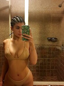 Sexy Photo Of Kylie Jenner